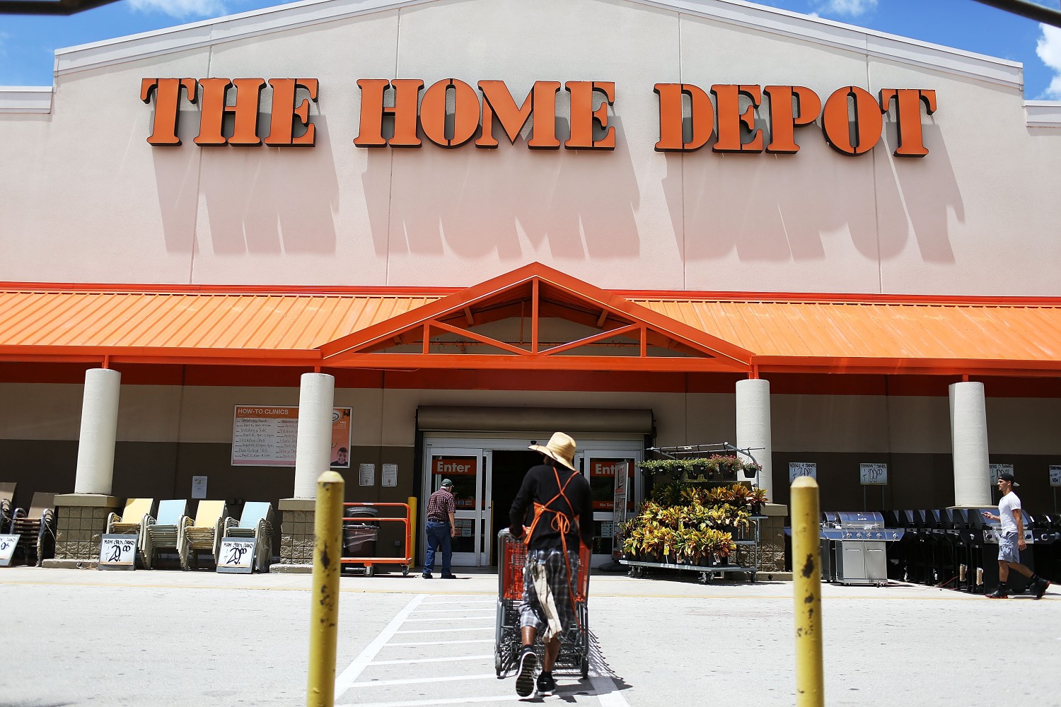 Home Depot Is Hiring 80,000 Seasonal Employees: Apply Now - DWYM