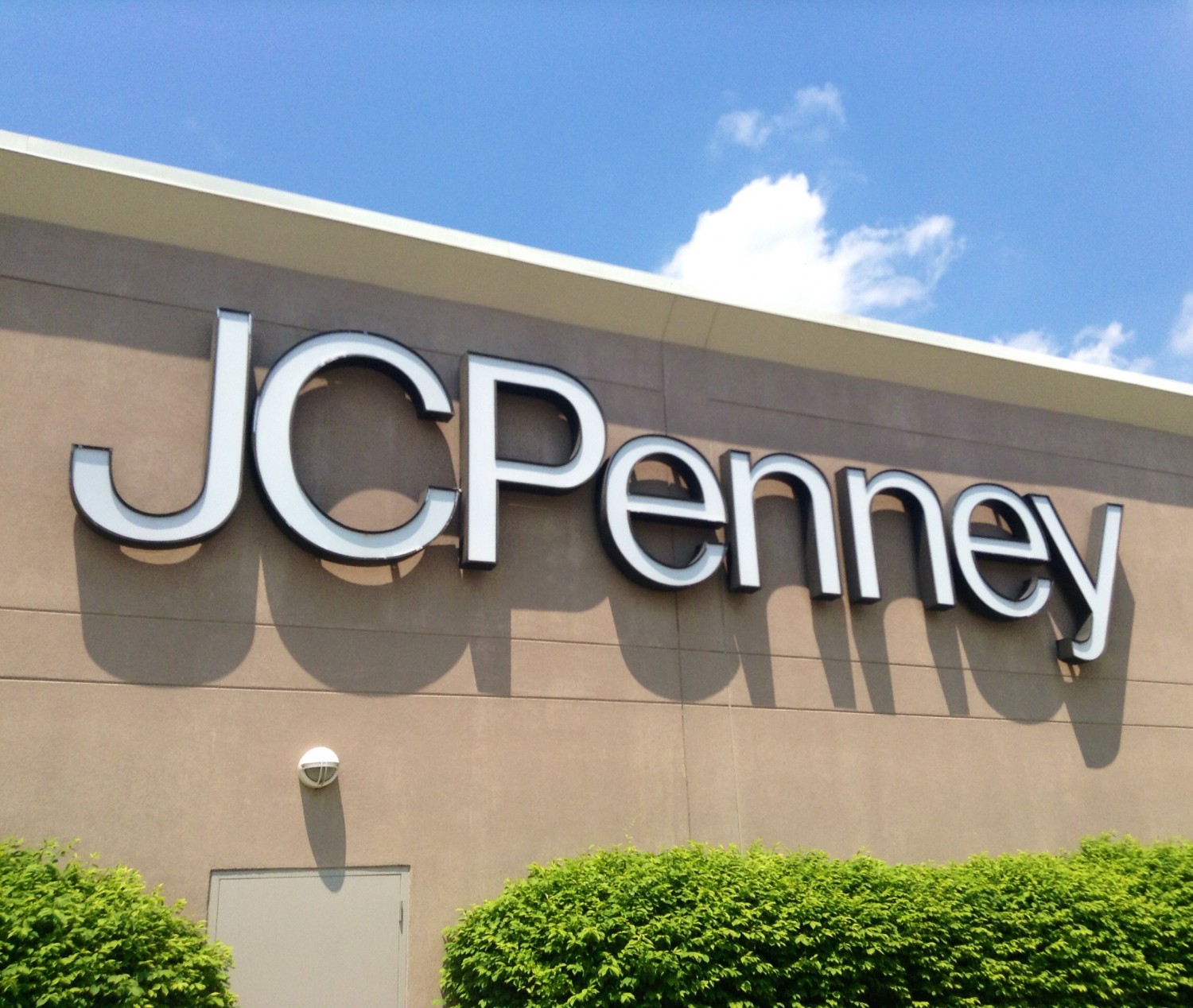 jcpenney-is-offering-500-off-500-coupons-in-stores-dwym
