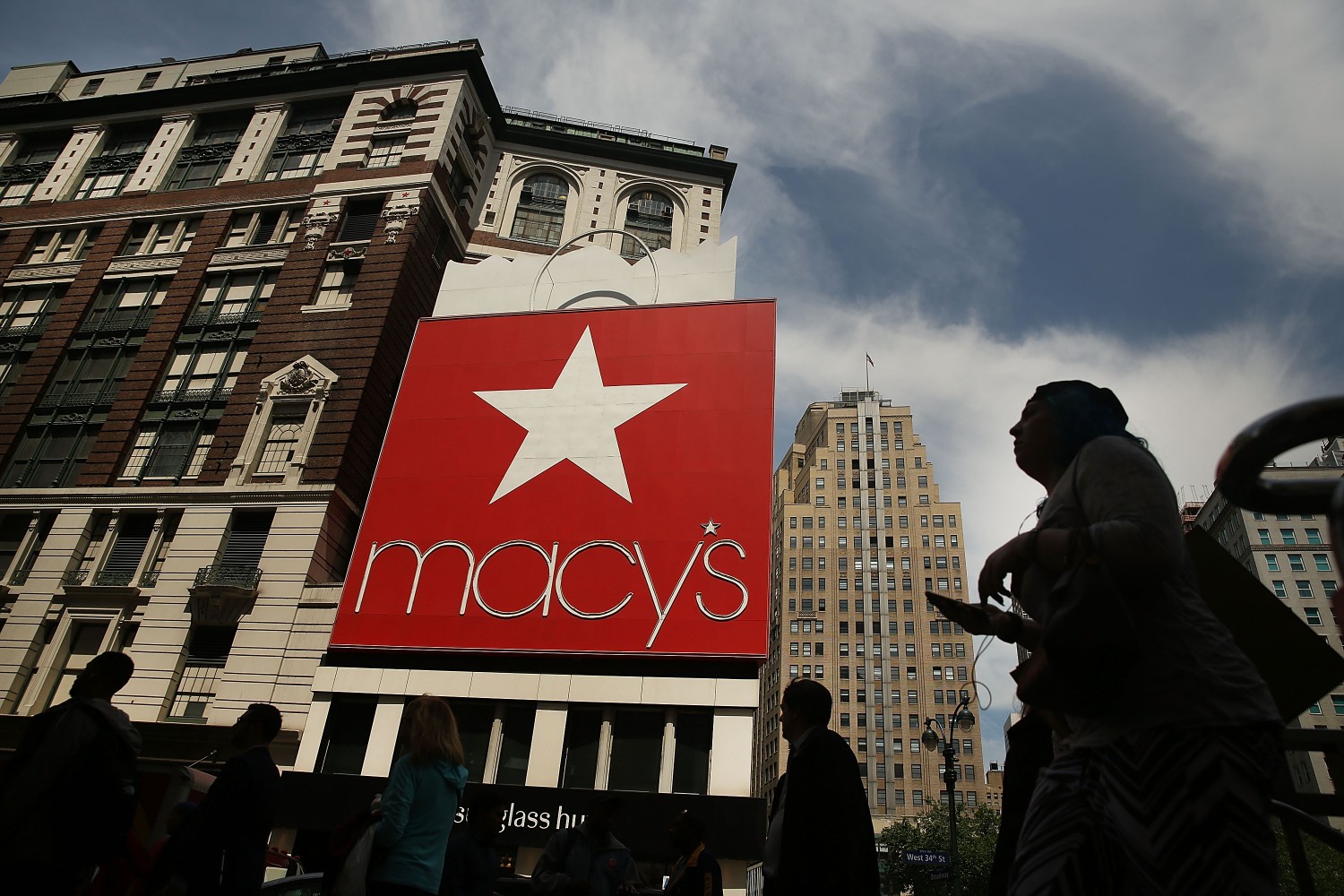 Macy's Reports Disappointing First Quarter Earnings