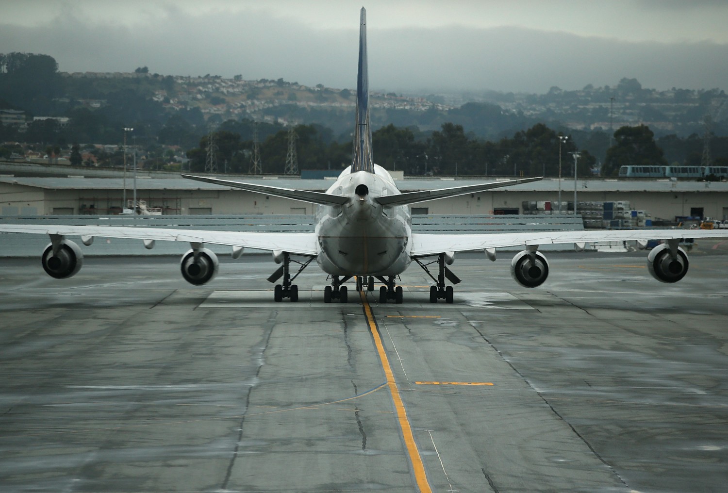 EPA To Regulate Greenhouse Gas Emissions From Airplanes