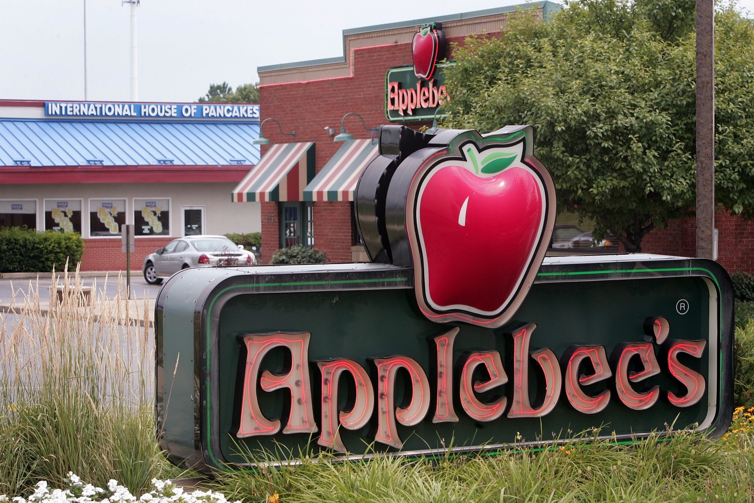 IHOP To Buy Applebees Chain For $1.9 Billion