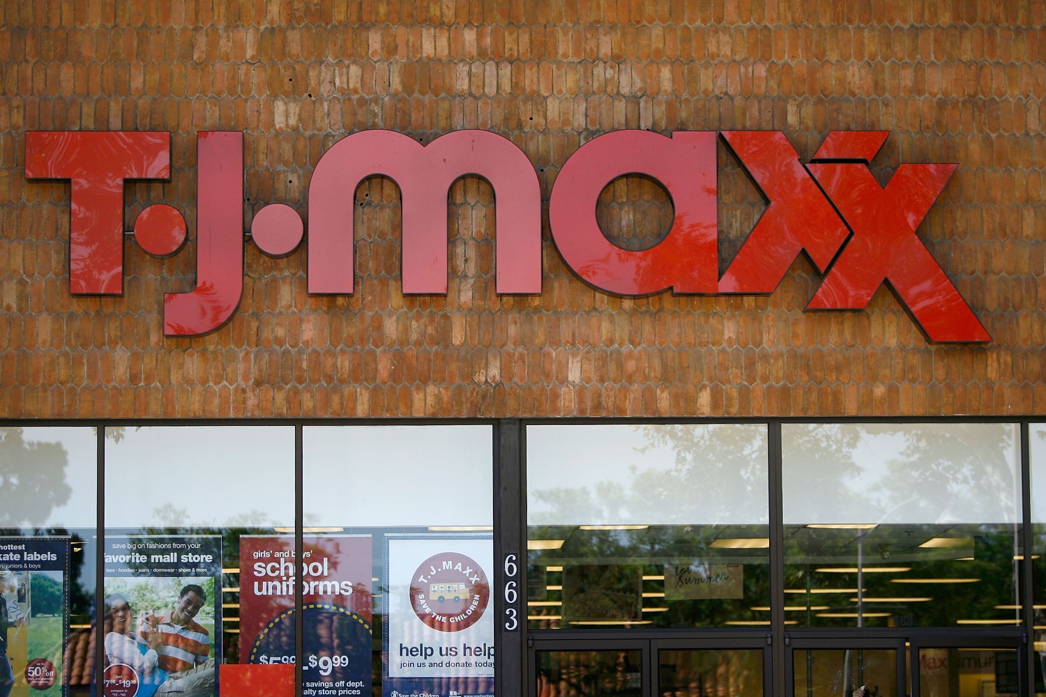 Justice Department Cracks Identity Theft Ring That Targeted TJ Maxx Chains