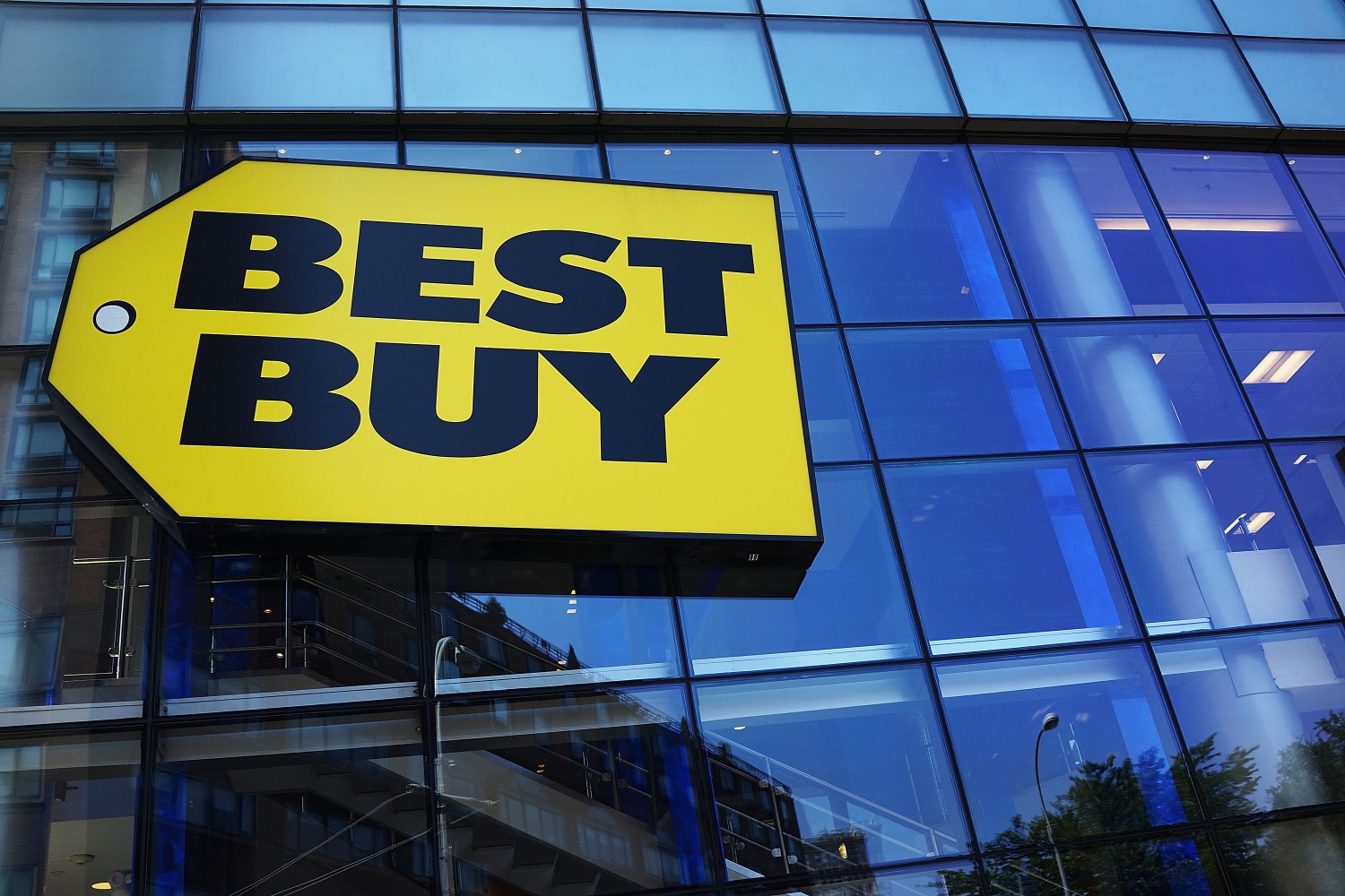 Best Buy Posts First Quarterly Profit In A Year