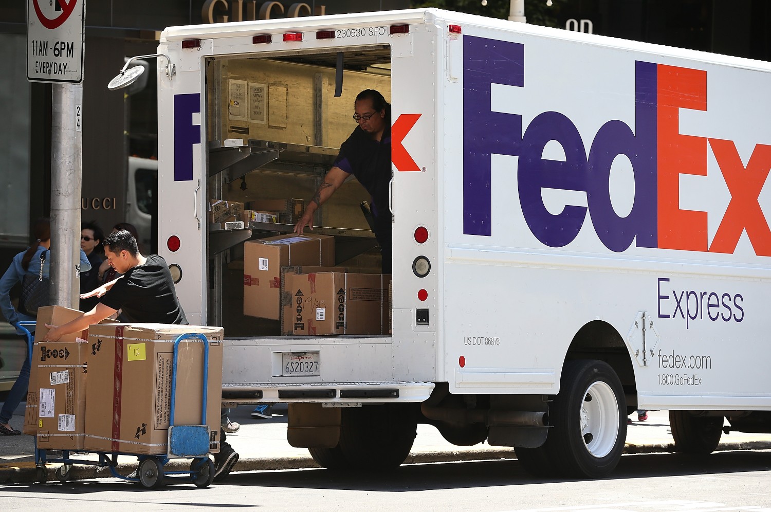 FedEx Reports Sharp Decline In Quarterly Profits