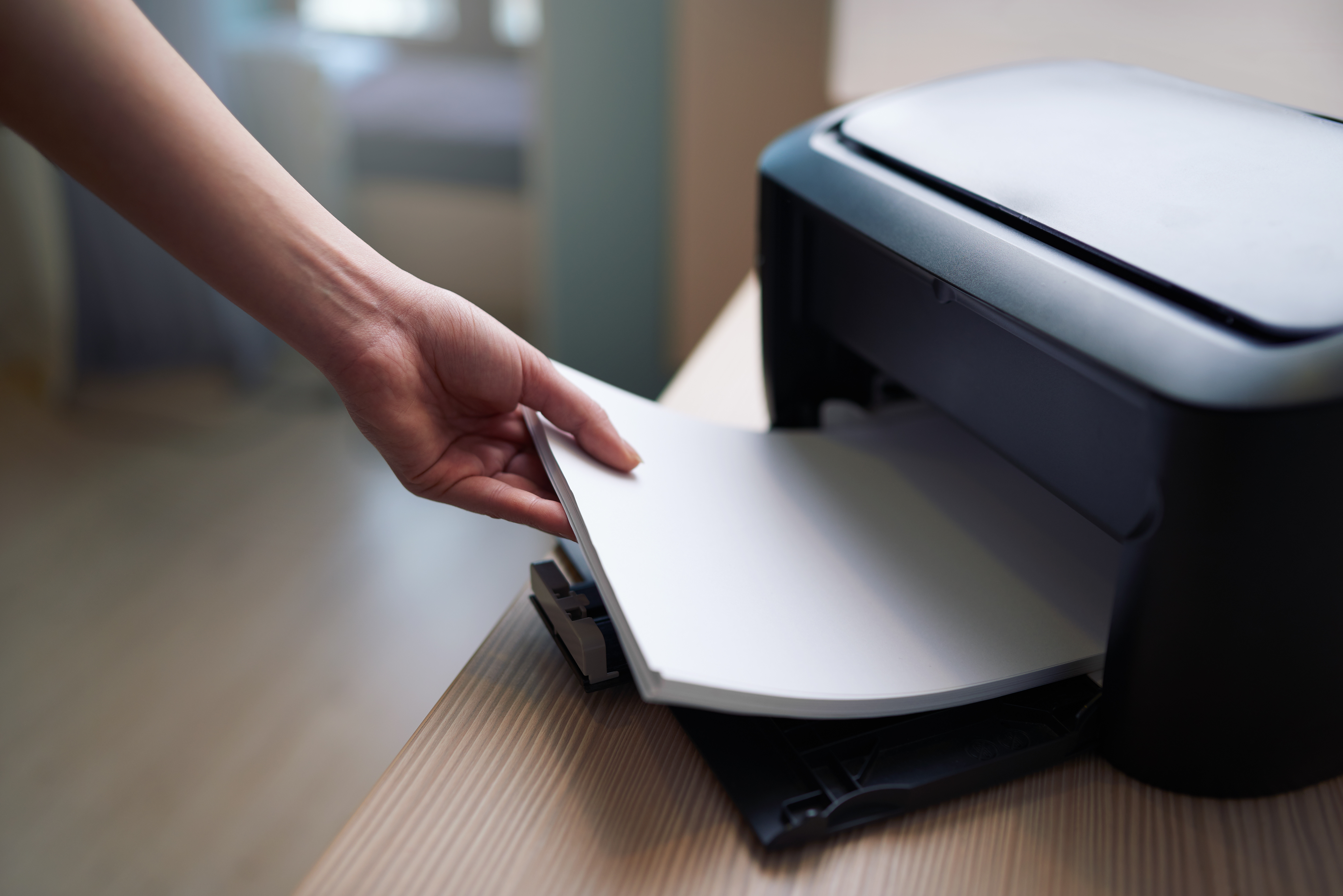 Принтер для распечатки документов. Принтер. Бумага для принтера. Бумага для печати на принтере. Печать на принтере.