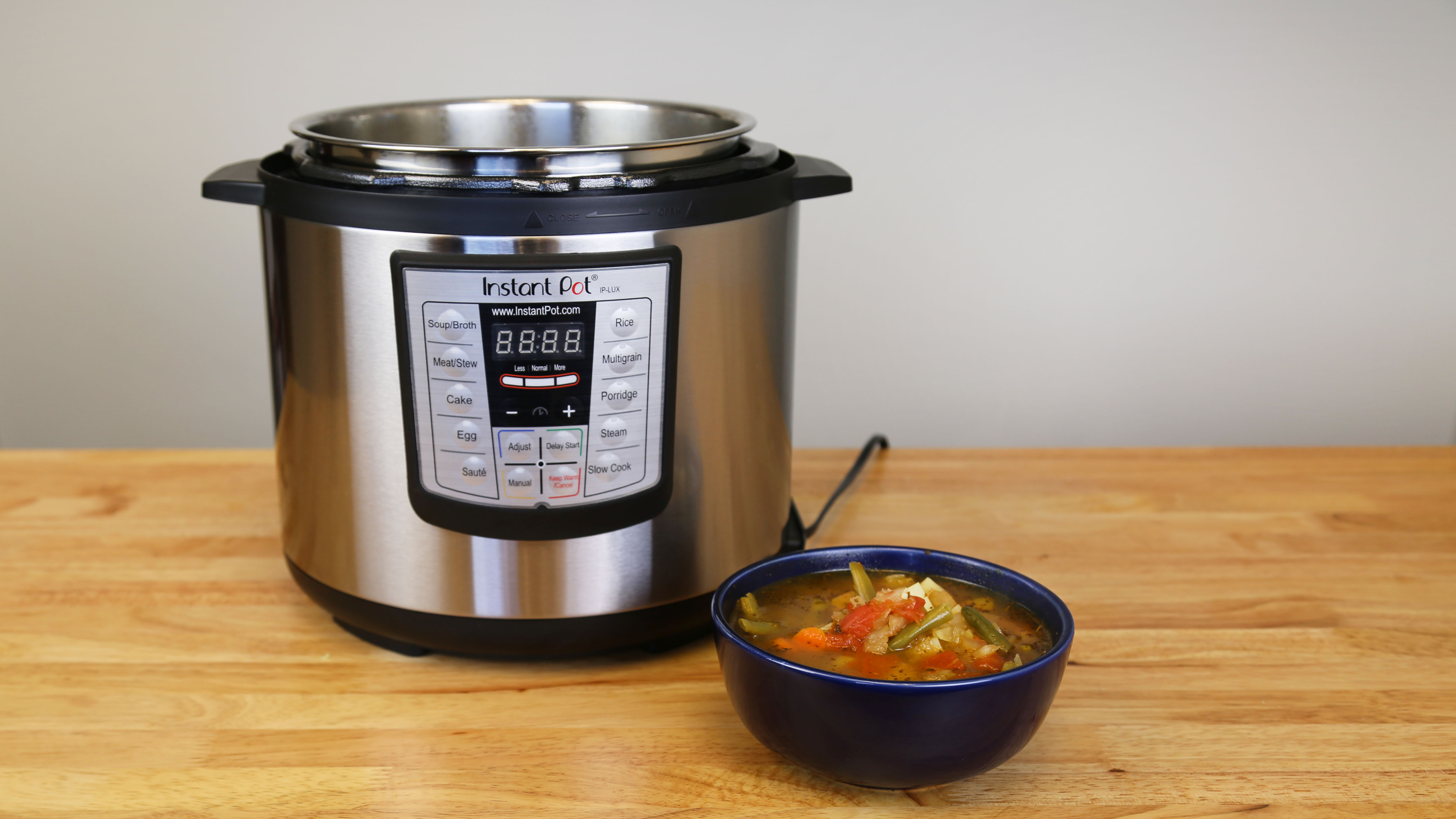 https://www.dontwasteyourmoney.com/wp-content/uploads/2019/08/multi-cooker-instant-pot-lux-soup-review-forte-ub-1.jpg