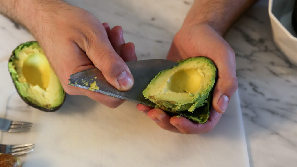 https://www.dontwasteyourmoney.com/wp-content/uploads/2020/05/avocado-slicer-ONEKOO-multi-function-avocado-cutter-scoop-review-ub-1.jpg