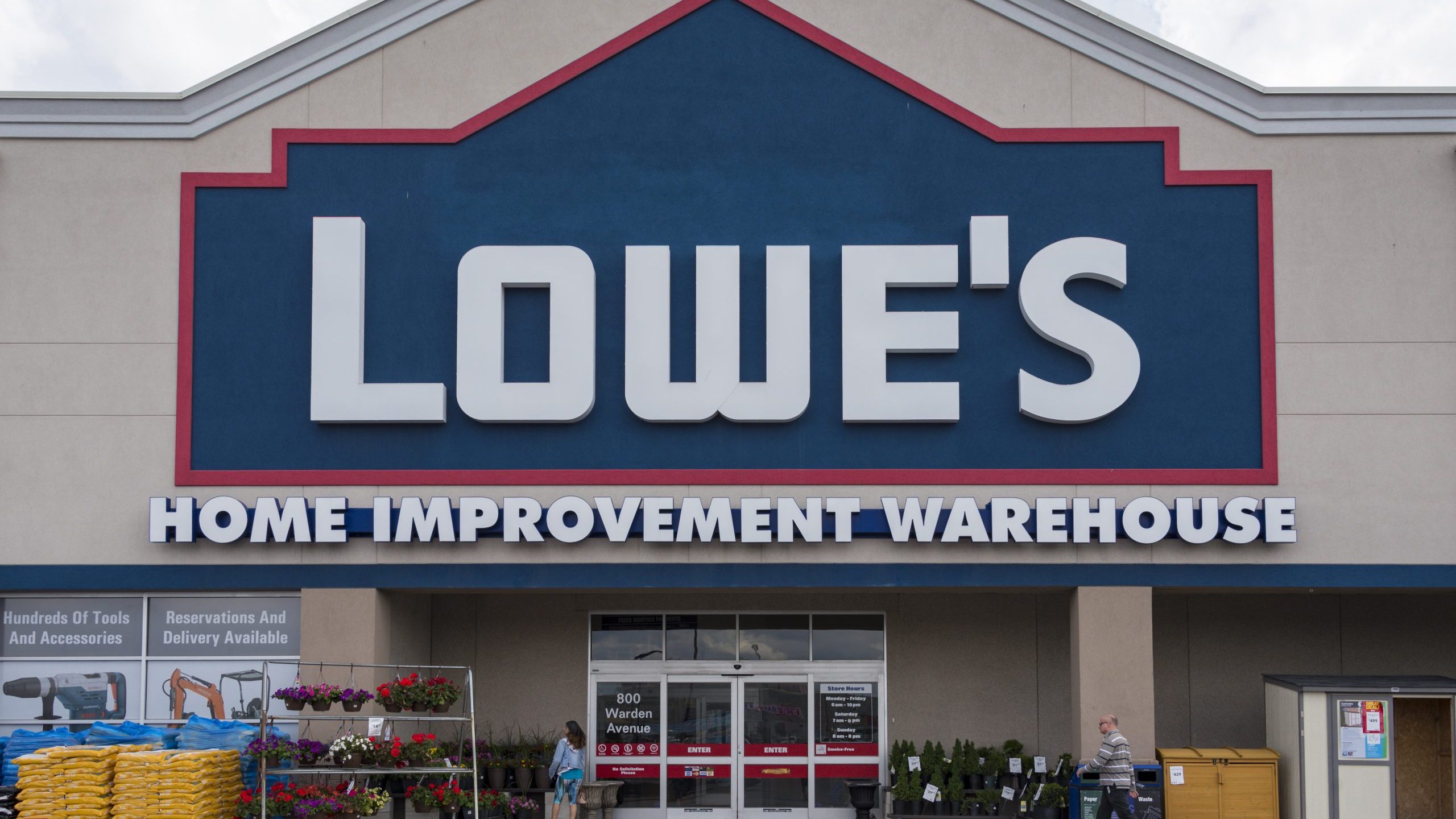 Front view of a Lowe's Store in Toronto, Canada