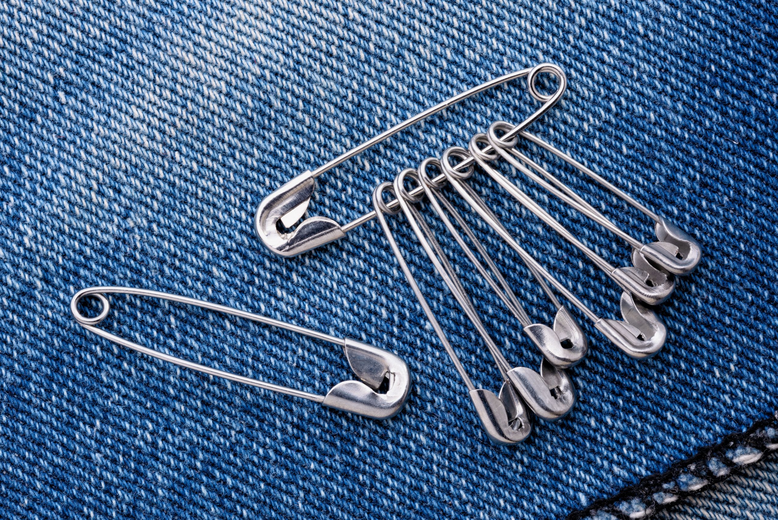 Singer Black and White Safety Pins, Assorted Sizes, 3-Pack