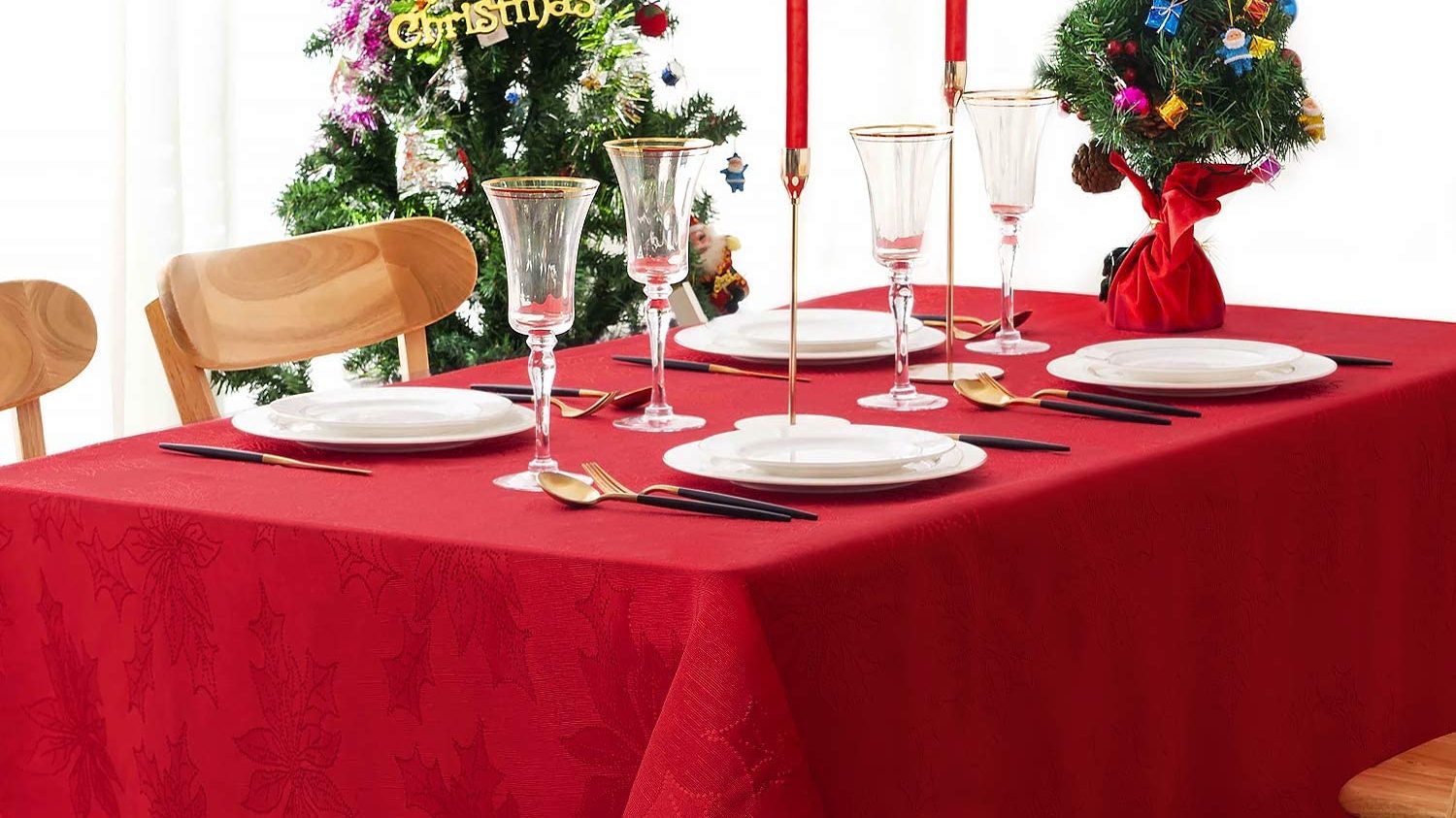 Best Christmas tablecloths