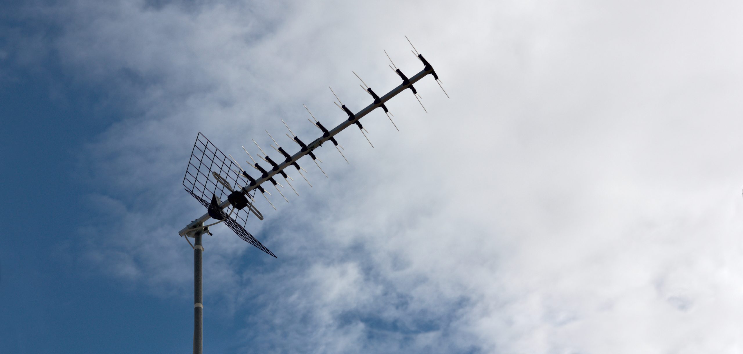 Factors To Consider When Buying The Best Outdoor TV Antennas