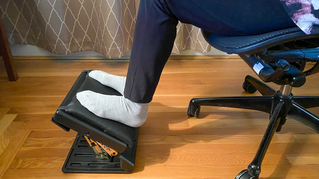Everlasting Comfort Foot Rest for Under Desk - Kick up Your feet, Improve  Circulation, Work from Home Memory Foam Footrest Pillow, Foot Stool for  Office, Home, Gaming, Computer Accessories (Navy Blue) 