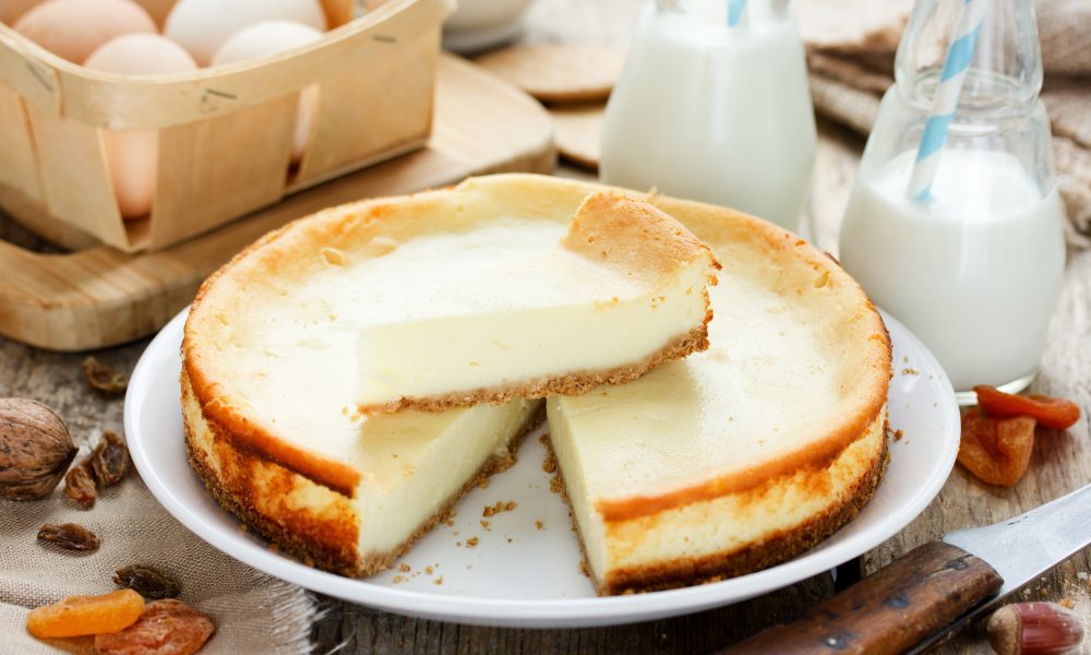 Cheesecake with slice