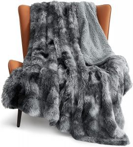 Bedsure Long Plush Pile Grey Faux Fur Blanket