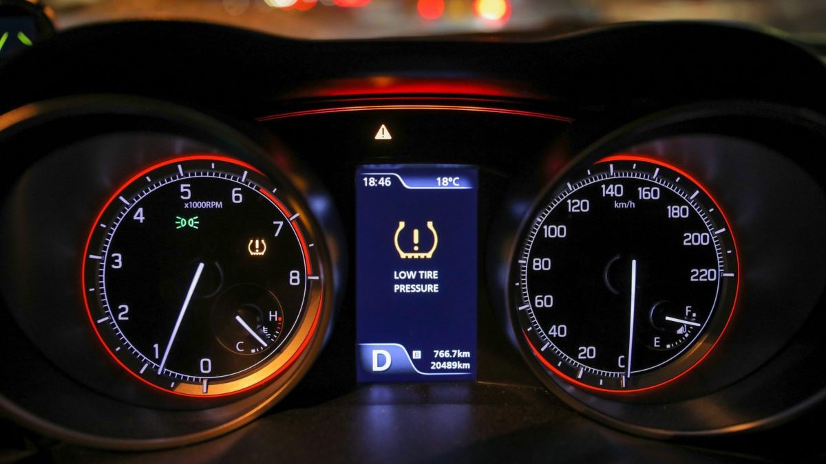 Low tire pressure error sign. Warning lights flash on a car's display screen.