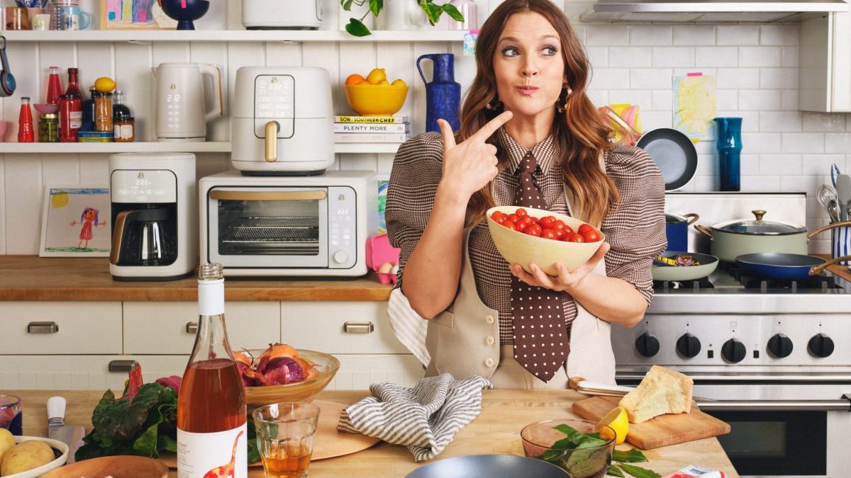 Beautiful by @drewbarrymore The best affordable cookware ive seen! Lin, Drew Barrymore Pot And Pan Set