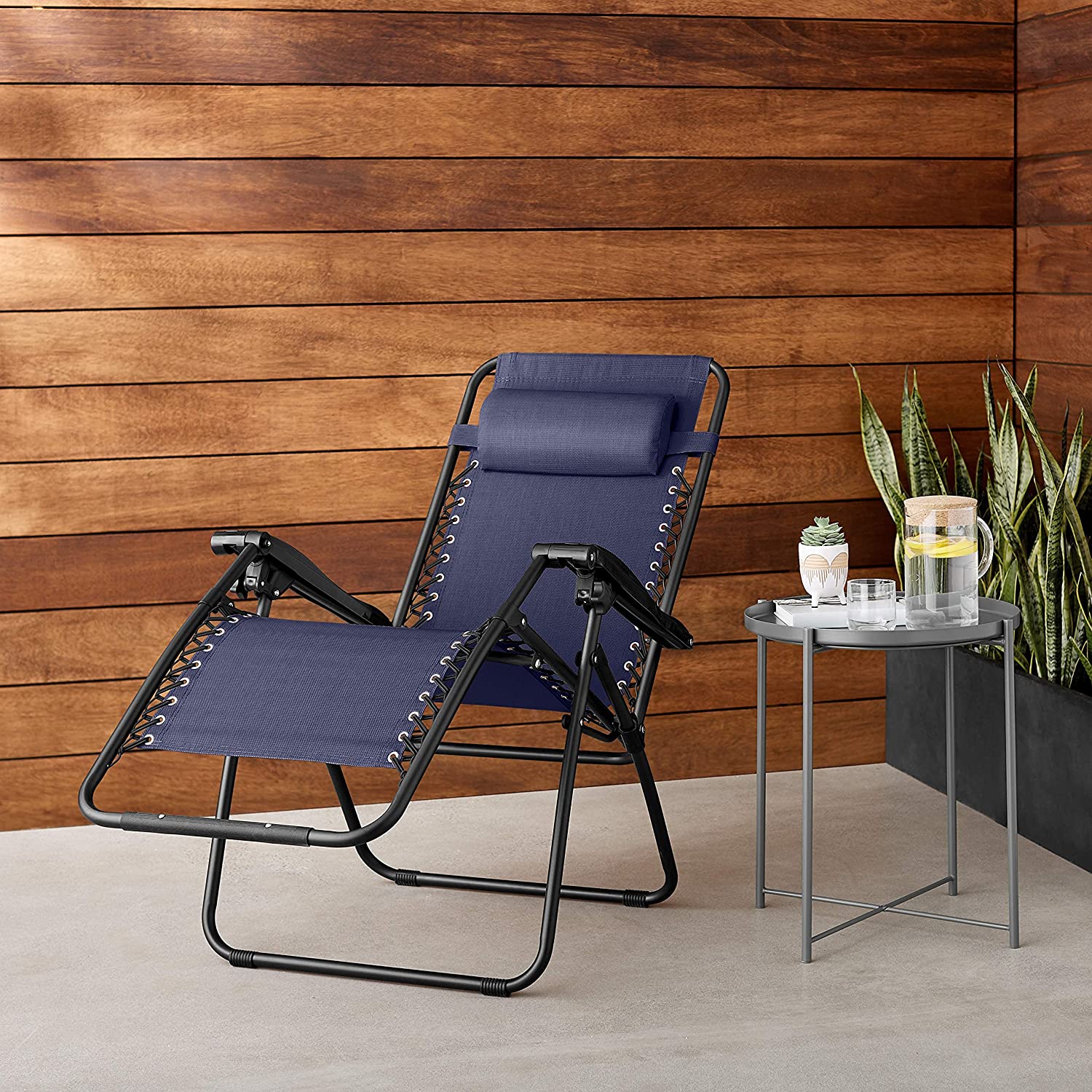Amazon Basics Weightless Breathable Outdoor Lounge Chair