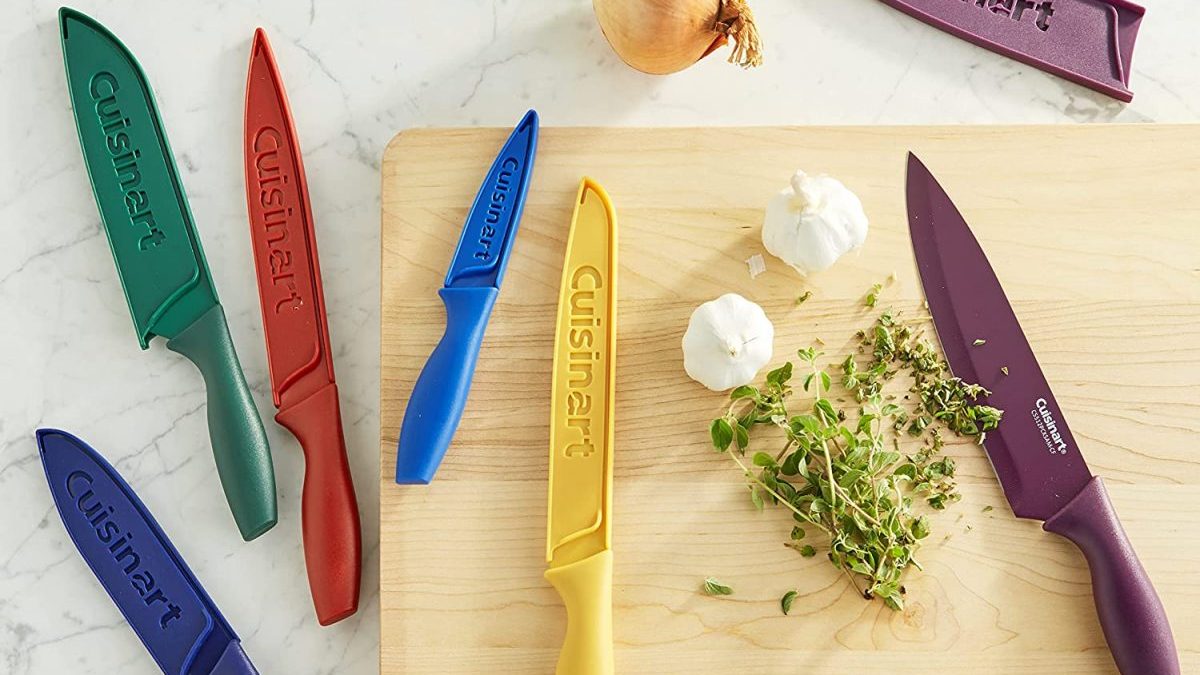 This color-coded Cuisinart knife set aims to help cooks avoid cross-contamination.