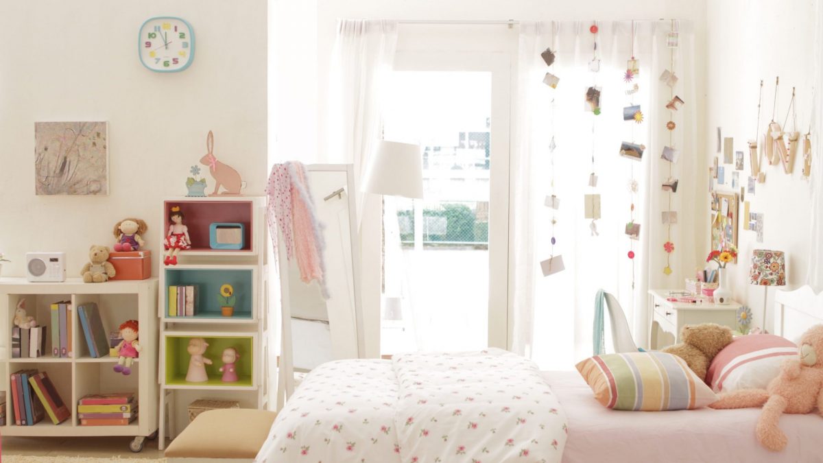 Teen bedroom with cute decorations
