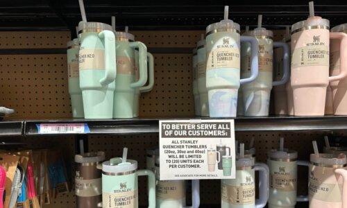 Retailer has sign limiting purchase of Stanley tumblers on store shelves